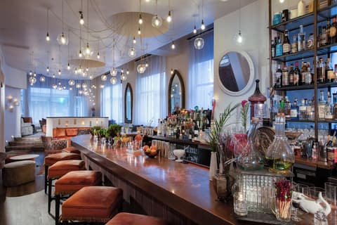 Loft 523 New Orleans, Lounge