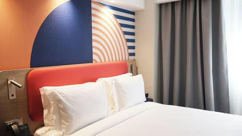 Holiday Inn Express and Suites Lisbon Principe Real by IHG, Room