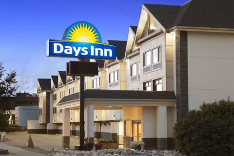 Days Inn by Wyndham Calgary Northwest, Exterior