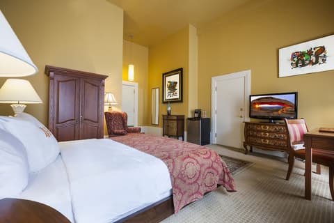 LHotel Montreal, Room