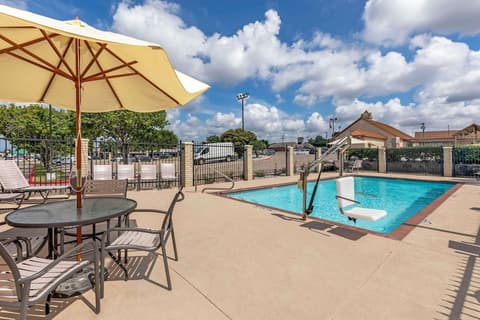 Best Western Plus Lake Worth Inn & Suites, Outdoor pool