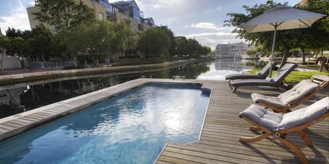 Waterfront Village, Outdoor pool