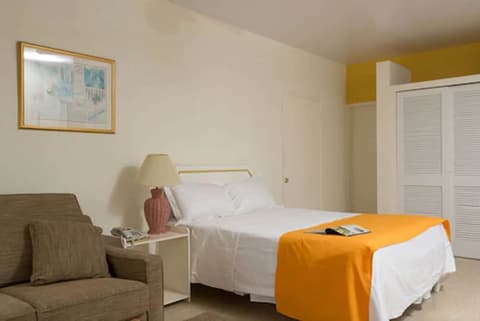 Bird Rock Beach Hotel, Room