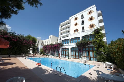 Hotel Degli Aranci, Outdoor pool