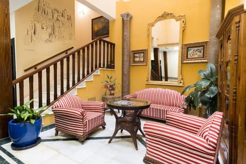 Hotel Plaza Nueva, Lobby sitting area