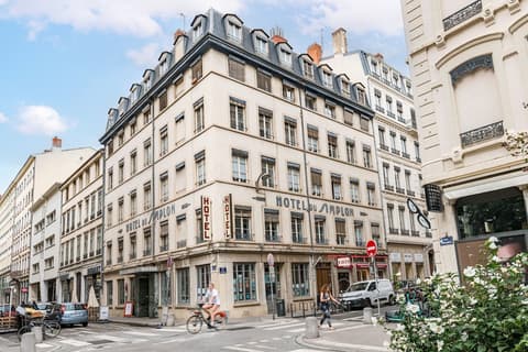 Hotel du Simplon, Front of property