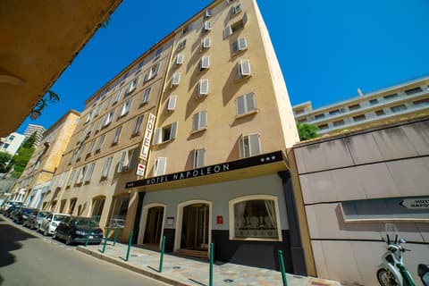 Hotel Napoleon, Building design