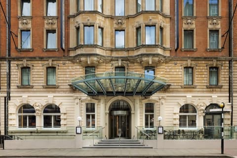 The Memoir Club (formerly Ambassadors Bloomsbury), Front of property