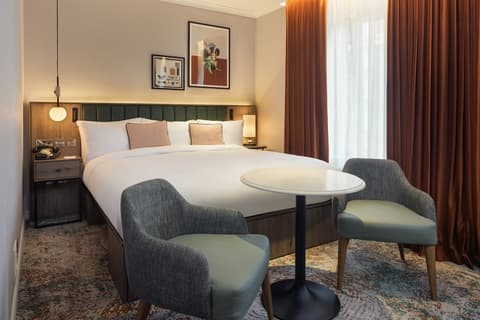 The Memoir Club (formerly Ambassadors Bloomsbury), Room