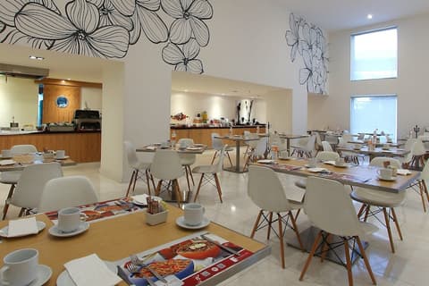 Fiesta Inn Express Naucalpan, Restaurant