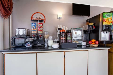 Howard Johnson by Wyndham Colorado Springs