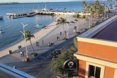 Seven Crown La Paz Malecon