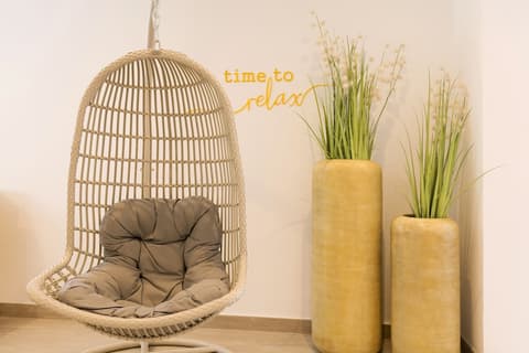 HSM Son Verí - Adults Only, Lobby