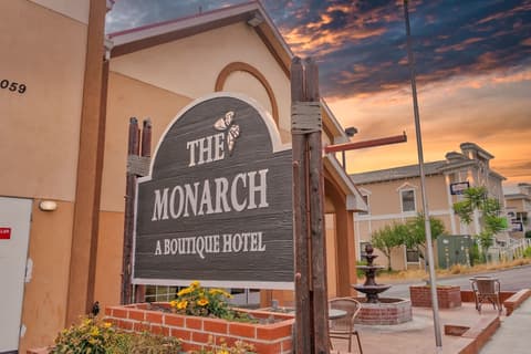 The Monarch Inn, Front of property