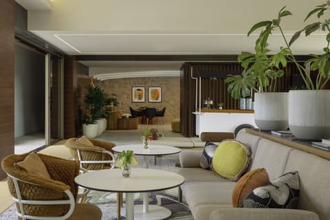 The Ambassador Hotel of Waikiki, Tapestry Collection by Hilton, Lobby