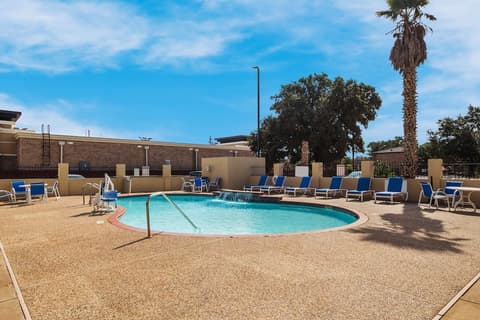 Best Western Galleria Inn & Suites, Outdoor pool