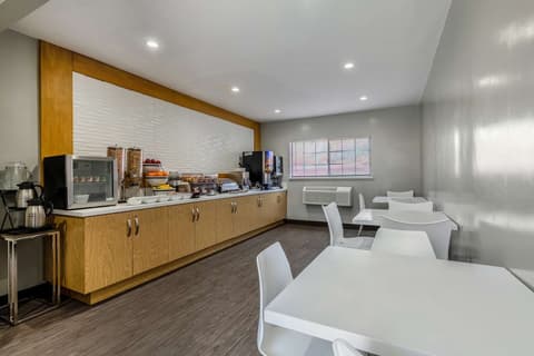 Sunset West Hotel, SureStay Collection by Best Western