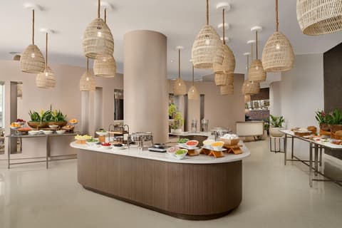 Trump International Beach Resort, Restaurant