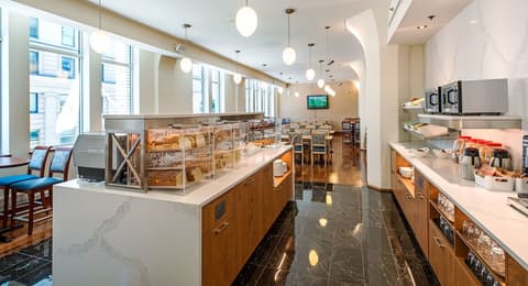 Le Square Phillips Hotel And Suites