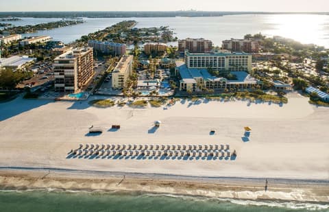 St Pete Shores Hotel, Beach