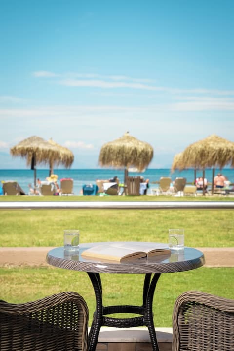 Canvas by Mitsis Messonghi