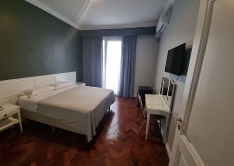 Regis Orho Hotel, Room