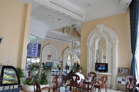 Grand Continental Hotel, Lobby