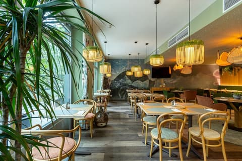 The Weekend Hotel, Breakfast area