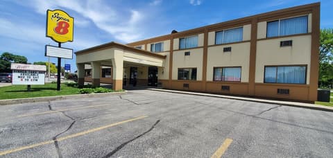Super 8 by Wyndham Sarnia ON, Front of property
