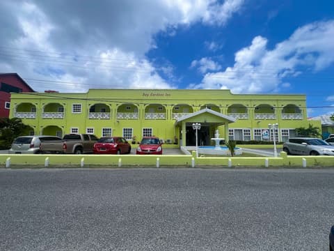 Bay Gardens Inn, Exterior