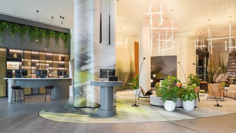 Novotel World Trade Centre, Reception