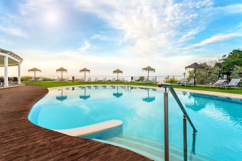 AP Oriental Beach, Pool