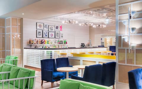 H10 Las Palmeras, Bar (on property)