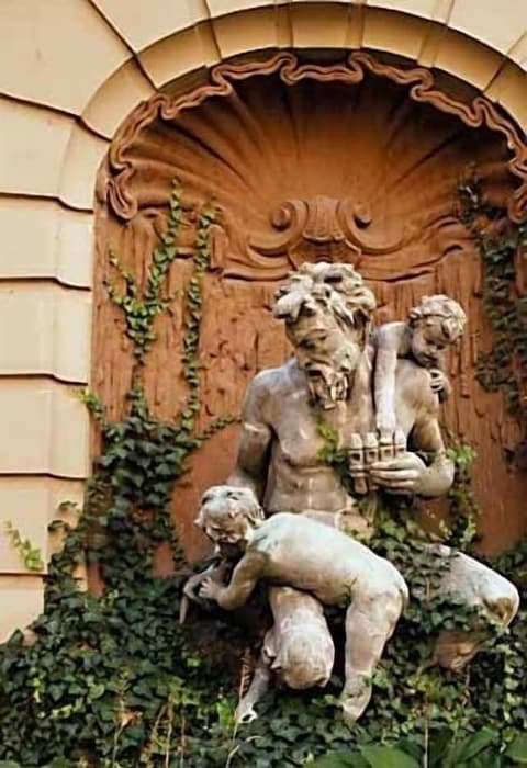 Hotel Deutsches Theater Downtown, Property grounds