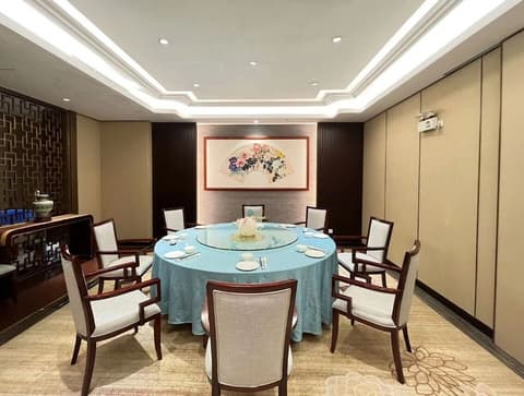 Guangdong Hotel, Restaurant