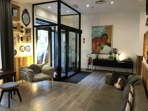 Hotel Bernina, Interior entrance