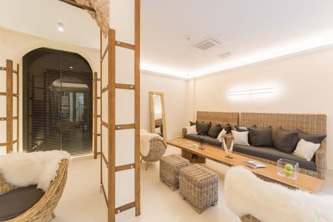 Hotel Metropolitan, Reception