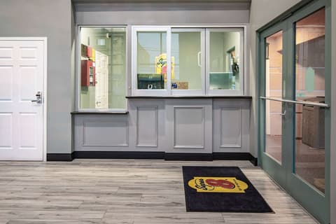 Super 8 by Wyndham North Hollywood, Lobby