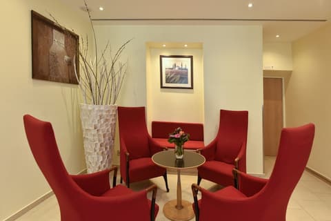 Hotel Adria München, Reception