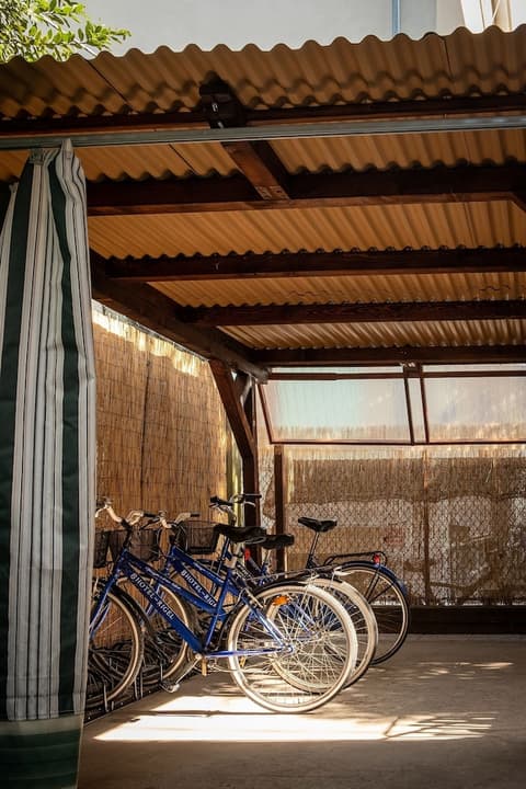 Hotel Rigel, Bicycling