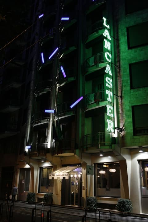 Hotel Lancaster, Exterior