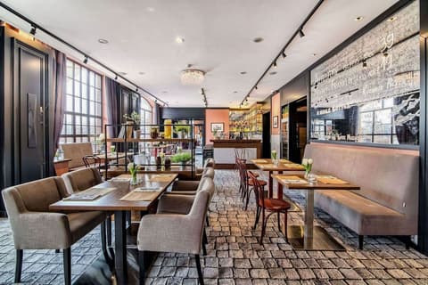 Hanza Hotel, Restaurant