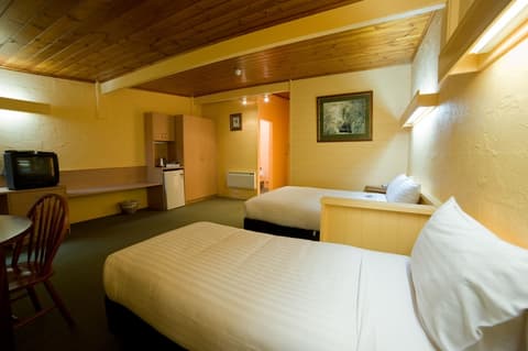 Strahan Village, Room