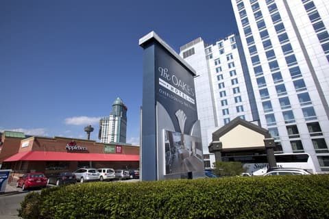 Oakes Hotel Overlooking the Falls, Front of property