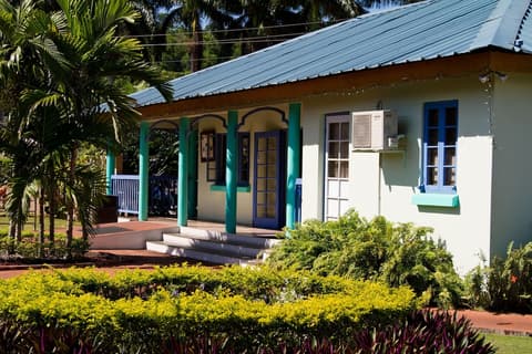 Toby's Resort, Front of property