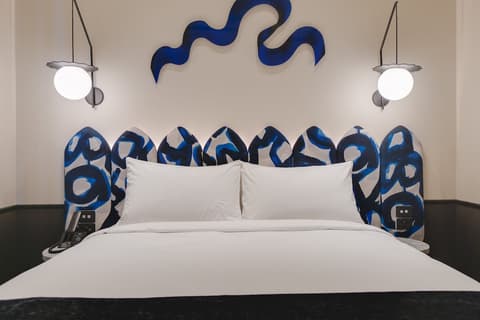 Naumi Studio Wellington, Room