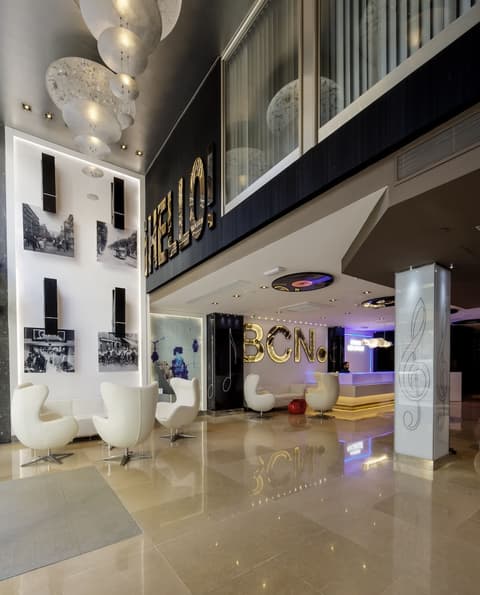 Evenia Rocafort, Interior entrance