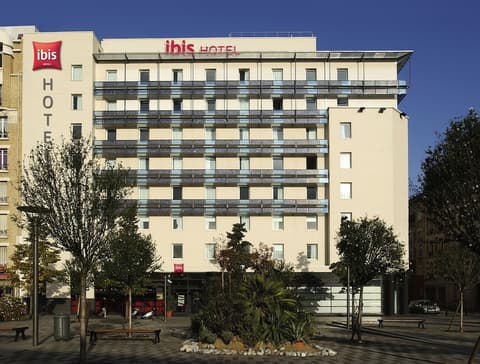 ibis Paris Porte de Clichy Centre, Front of property