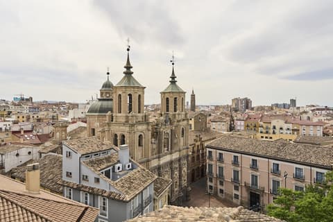 Catalonia El Pilar, Exterior