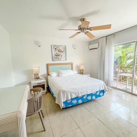 Cocoplum Beach Hotel, Room